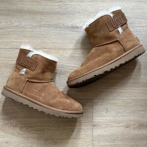 UGG Mini Chestnut Winter Boots Size 9